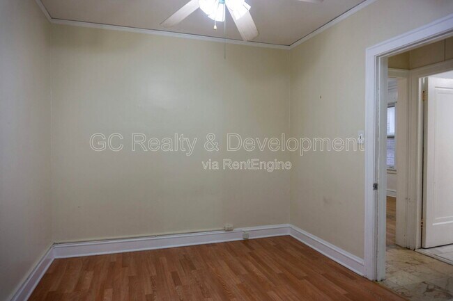 Building Photo - 3841 N Sawyer Ave