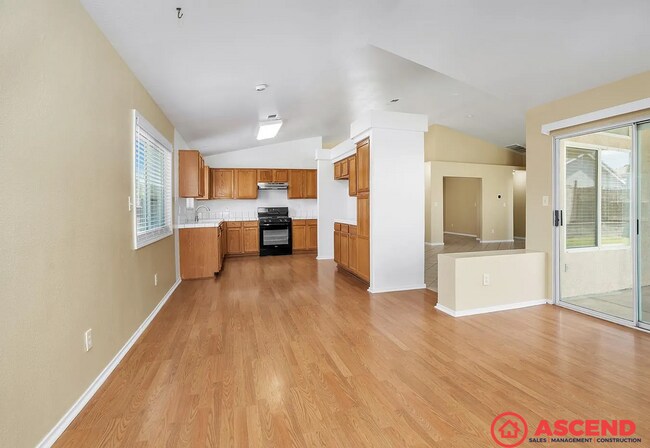 Building Photo - Charming 3BD/2BA Home in Bakersfield 93312 – Sewer & Trash Included!