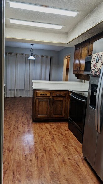 Building Photo - 9821 Bancroft Dr