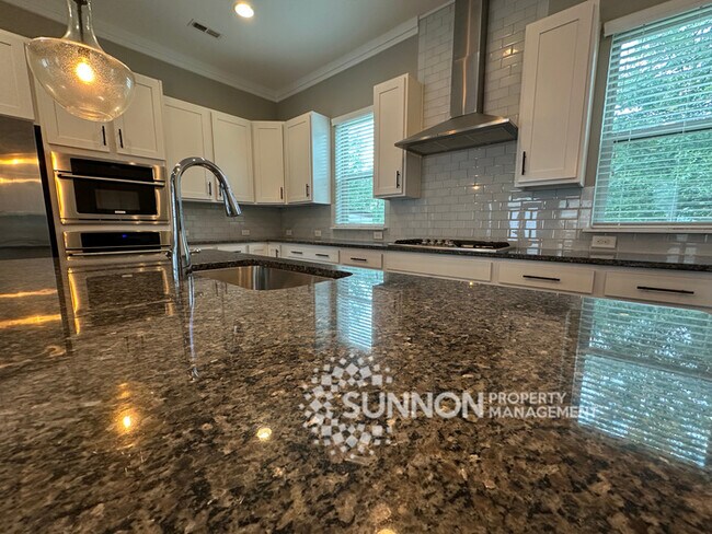 Building Photo - Beautiful 3-Story Townhome in the Heart of...