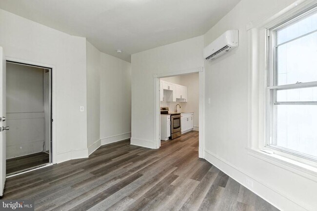 Building Photo - 22 N 53rd St