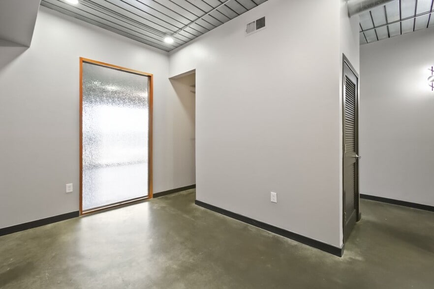 Building Photo - 620 Glen Iris Dr NE