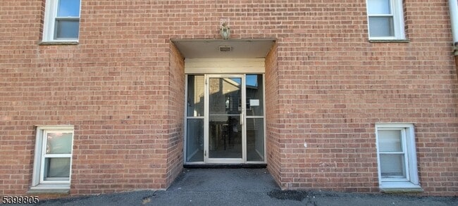 Building Photo - 17 Cuozzo St