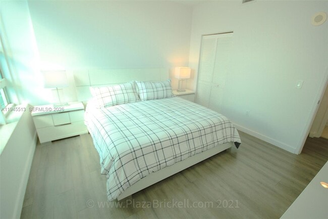 Building Photo - 950 Brickell Bay Dr