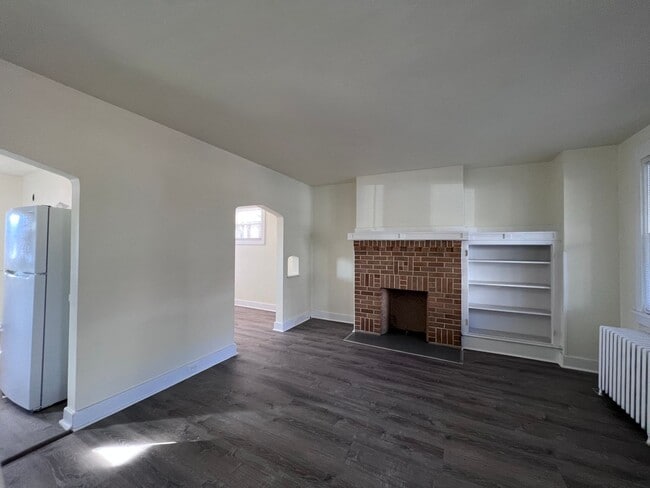 Building Photo - Updated 2BR 1 bath house for rent