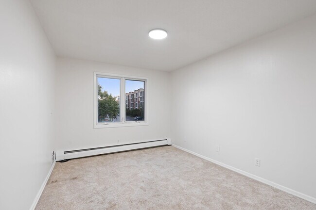 Building Photo - 3200 Virginia Ave S