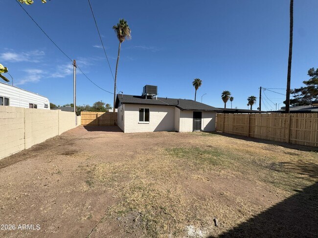 Building Photo - 546 S Hobson