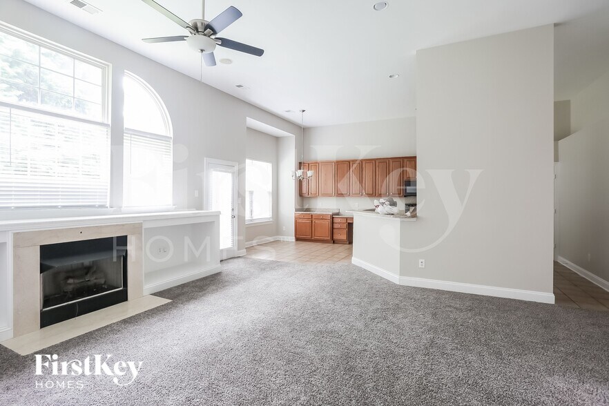 Building Photo - 9427 Golden Pond Dr