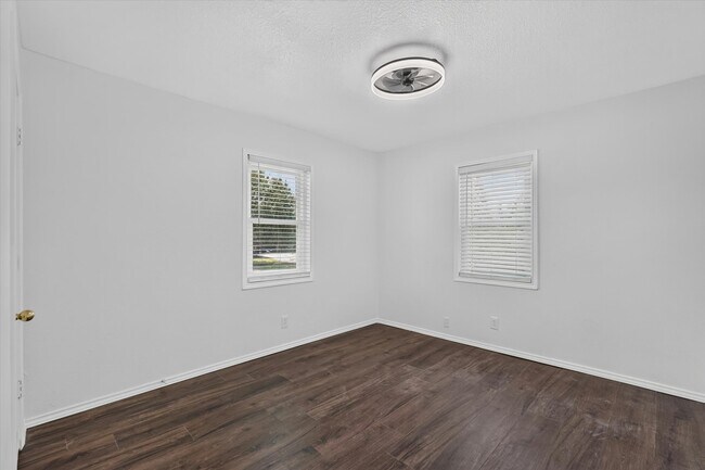 Building Photo - 815 Wilson Dr