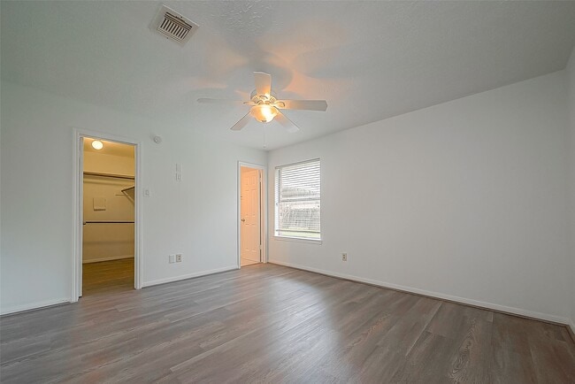 Building Photo - 4431 Duesenberg Dr