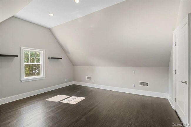 Building Photo - 288 Crestwood Ave