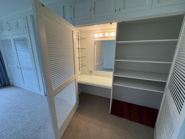 Building Photo - Spacious 2bed Plus Office, Single-level in Waverly Heights