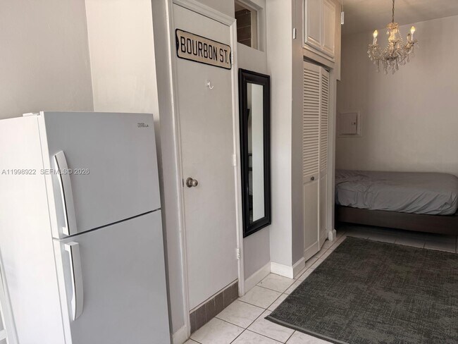 Building Photo - 1105 NE 119th St