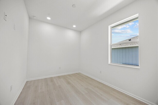 Building Photo - 4520 Longwood Lk Sq