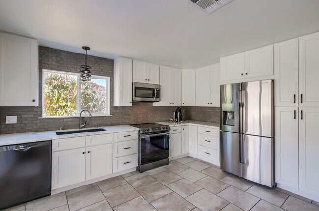 Building Photo - Single Level Poway Home on a Corner Lot