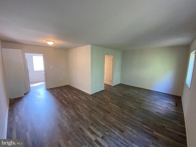 Building Photo - 4249 Normandy Ct