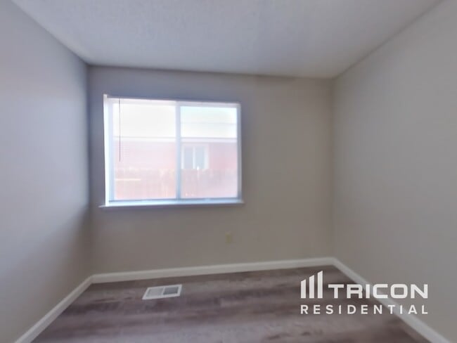 Building Photo - 6725 Canoe Hill Dr
