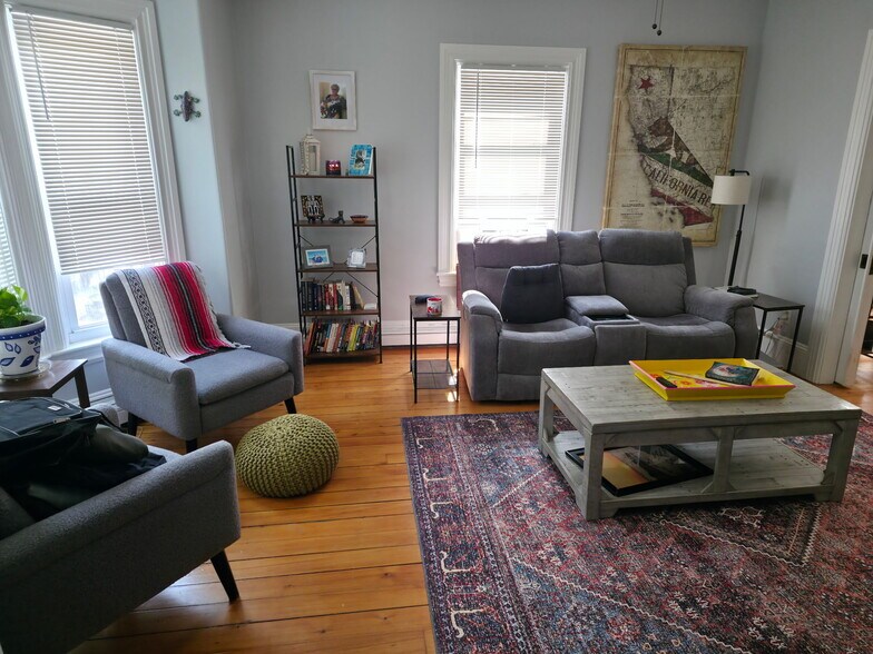 Furnished living room in Parlor 1 - 86 Holden St