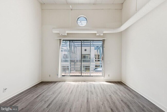 Building Photo - 3 N Christopher Columbus Blvd