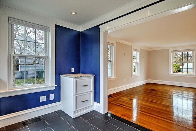 Building Photo - 11 Elmcroft Ave