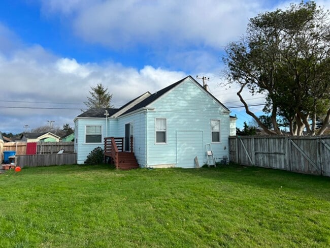 Building Photo - Charming 2-Bedroom Home with Character & Spacious Yard