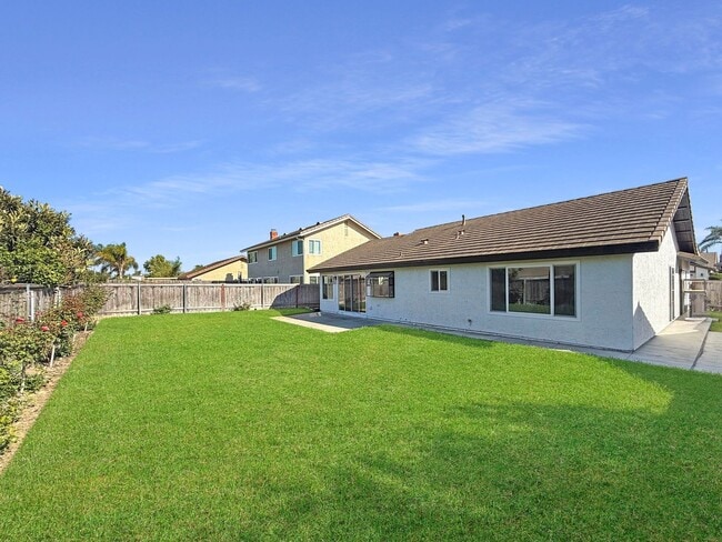 Building Photo - Updated 3B/2BA House in Oceanside!