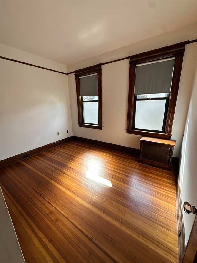 Building Photo - 22 46th St