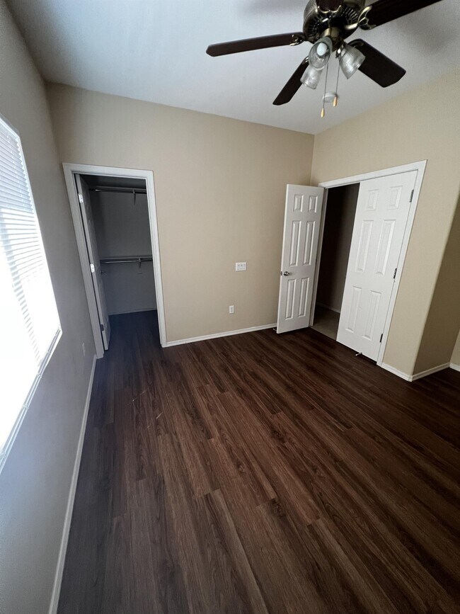 Building Photo - 768 West Calle Valenciana