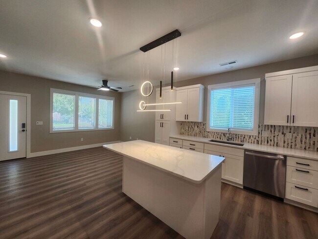Building Photo - 2112 Lentz Rd