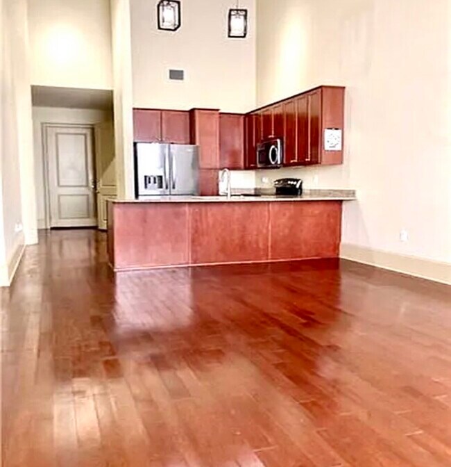 Building Photo - 1201 Canal St