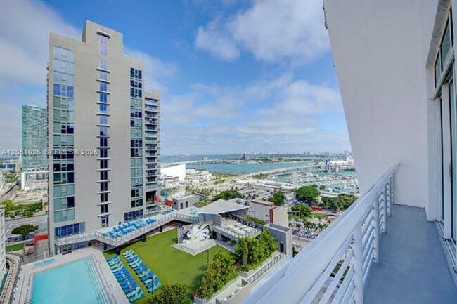 Building Photo - 16400 Collins Ave