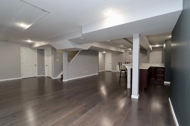 Building Photo - 2969 Columbia Dr