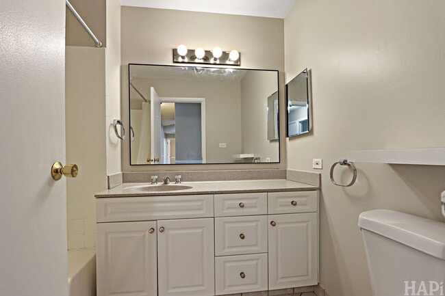 Building Photo - 1540 N Pepper Tree Dr