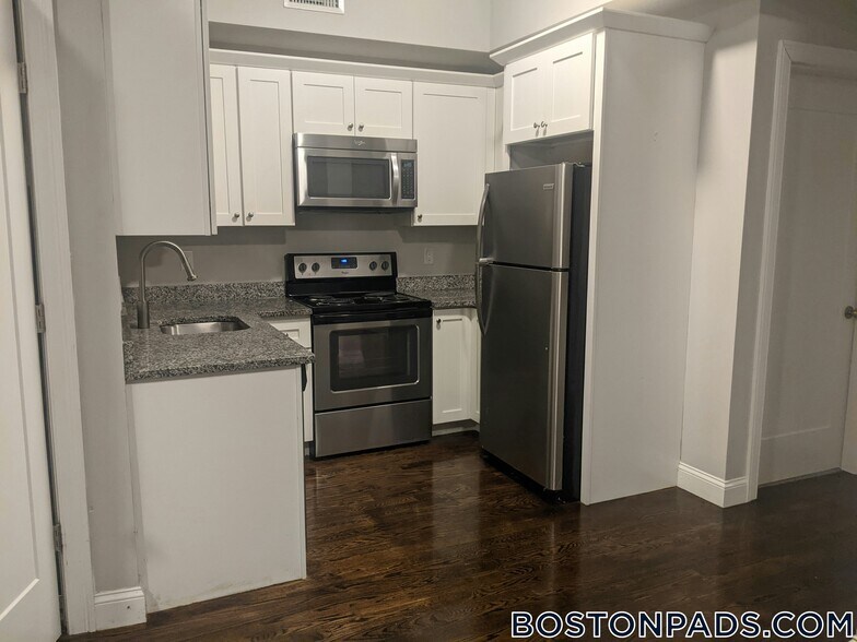 Building Photo - 10 Merrymount Rd