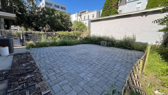 Building Photo - 54 Laidlaw Ave