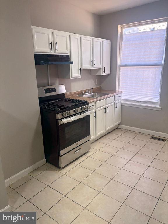 Building Photo - 424 N Rose St