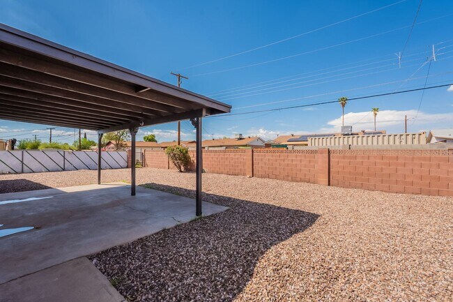 Building Photo - Fully upgraded home with garage!
