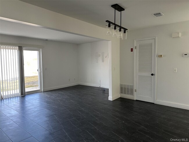 Building Photo - 276 Temple Hill Rd