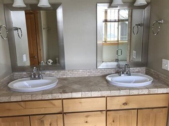 Building Photo - 4484 Alexander St