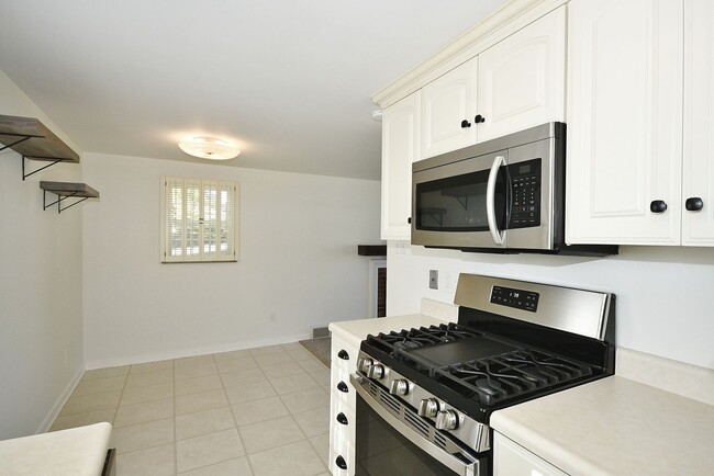 Building Photo - Charming 3-Bedroom/2-Bathroom Home in White Hall