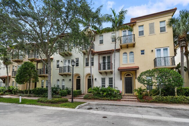 Building Photo - 25 Via Floresta Dr