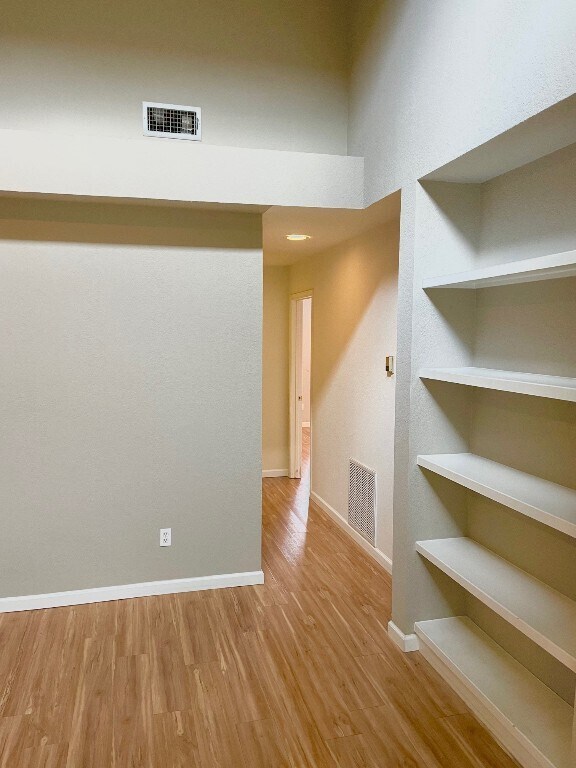 Building Photo - 4711 Spicewood Springs Rd