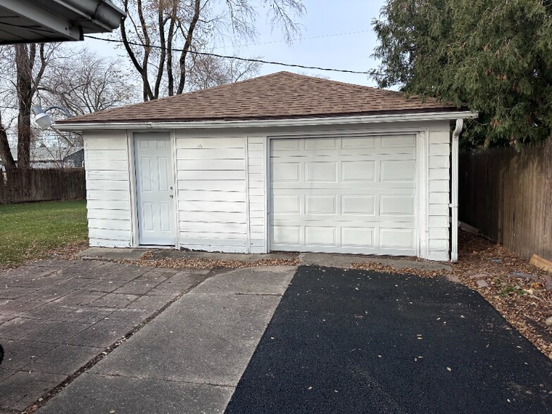 Building Photo - 2303 St Francis Ave