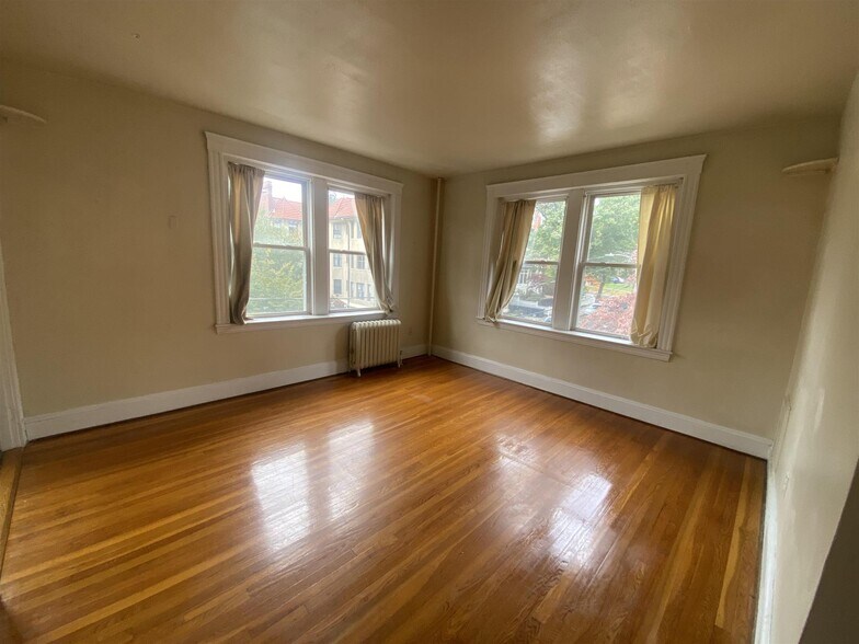 Building Photo - 10 Agassiz St