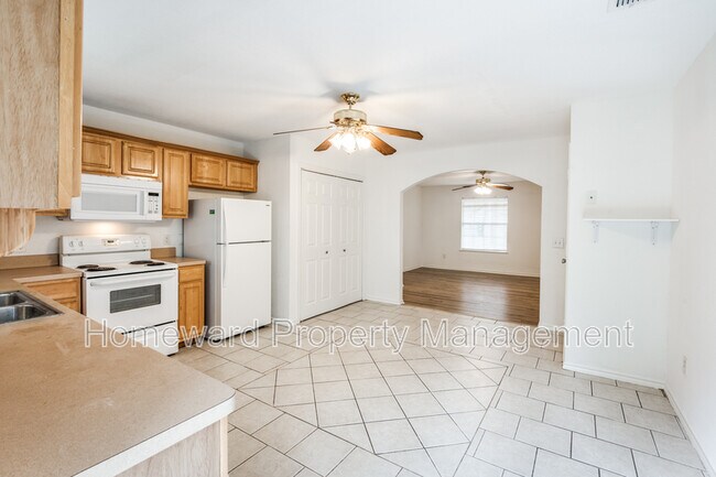 Building Photo - 204 Gerrish St