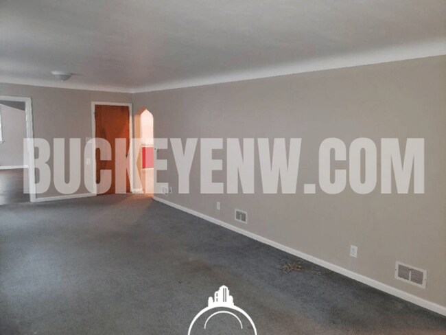 Building Photo - 3 Bed Home -Ottawa Neighborhood