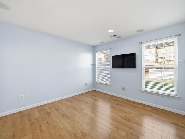 Building Photo - 1247 Mare St