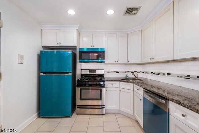 Building Photo - 15 Glenridge Ave