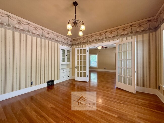 Building Photo - 429 E San Rafael St