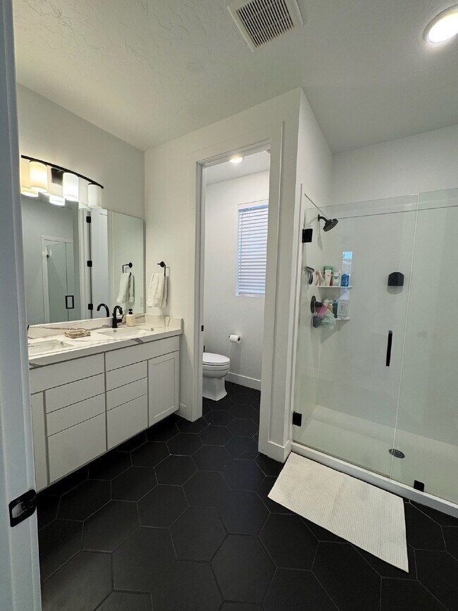 Building Photo - "Spacious 4-Bed Townhouse with Scenic Views & Rooftop Patio in American Fork!"